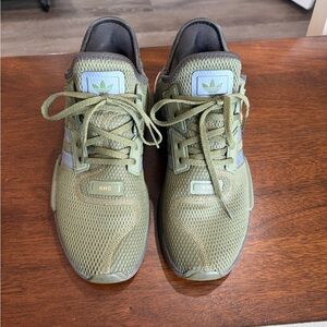 Adidas NMD R1 olive  Green Sneakers